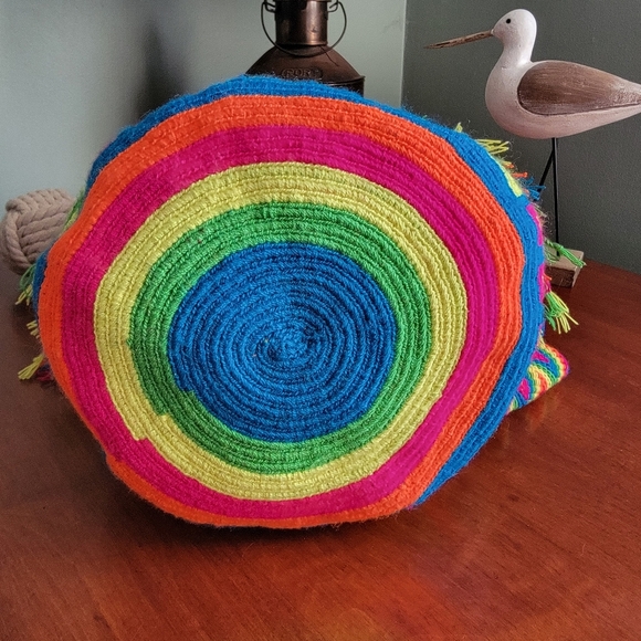 Wayuu Handmade Columbian Bucket Bag Multicolor - Picture 7 of 13